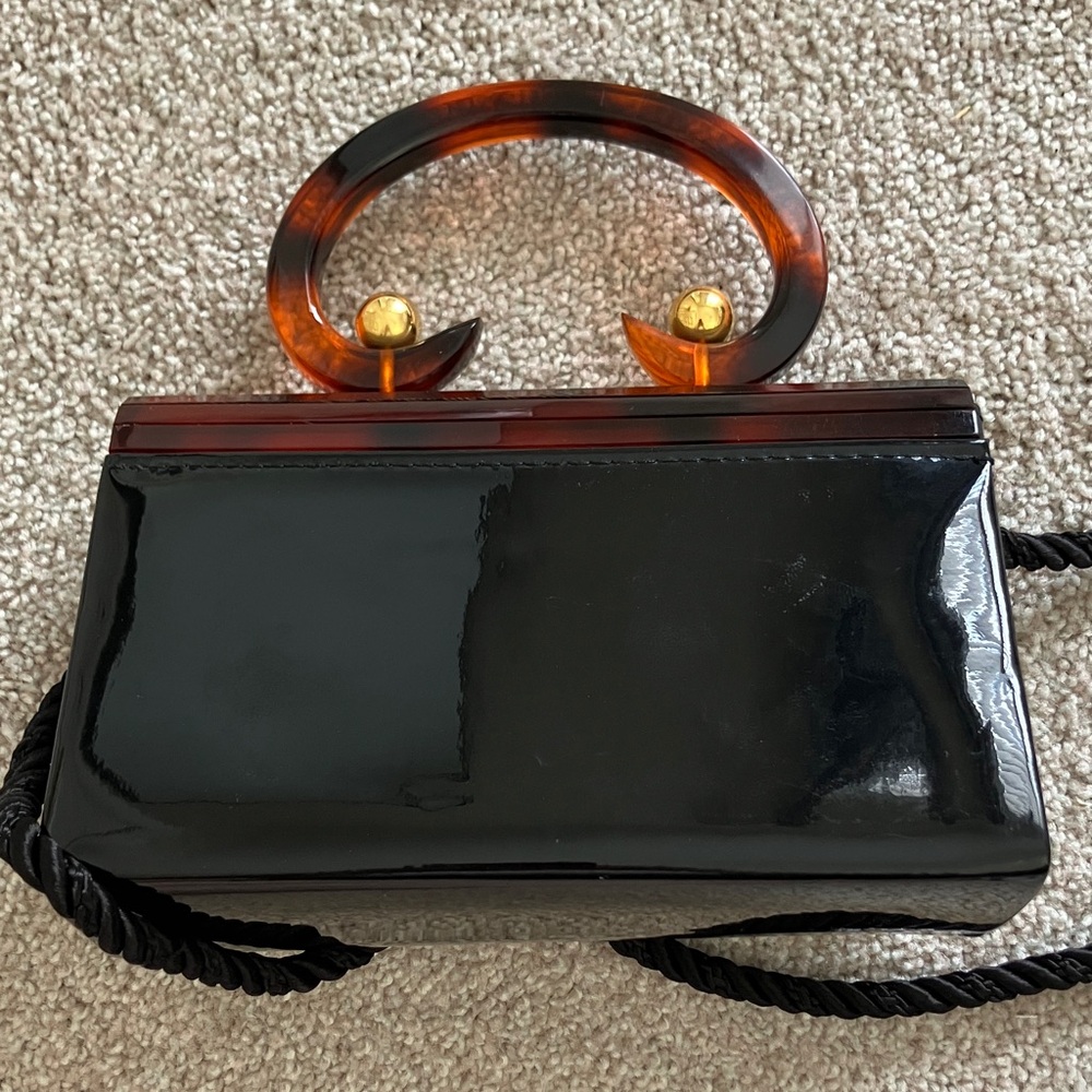 Chic Black and Tortoiseshell Clutch - Picture 6 of 10
